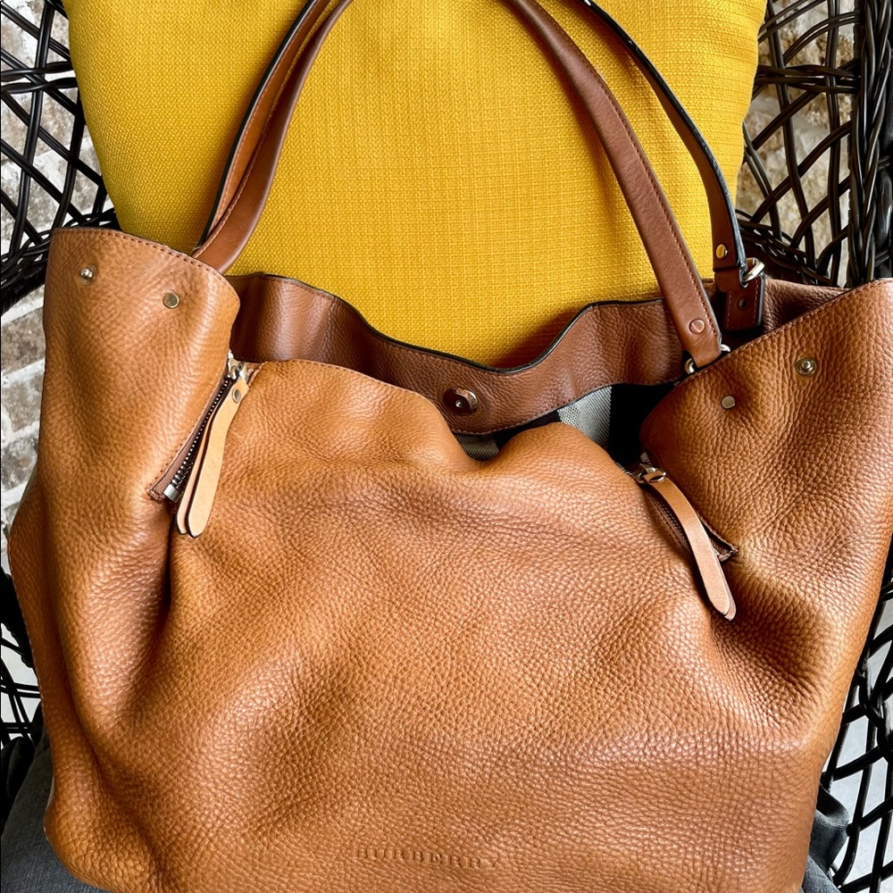 Burberry-House Check Grainy Medium Maidstone Tote